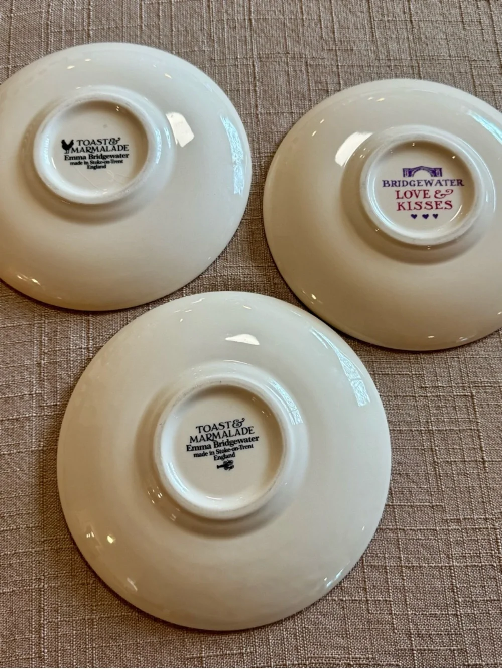Emma Bridgewater Toast & Marmalade Love & Kisses coffee/tea saucers set of 3 - Picture 2 of 8